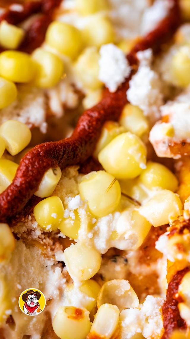 Elote desgranado con queso, mayonesa y chile
